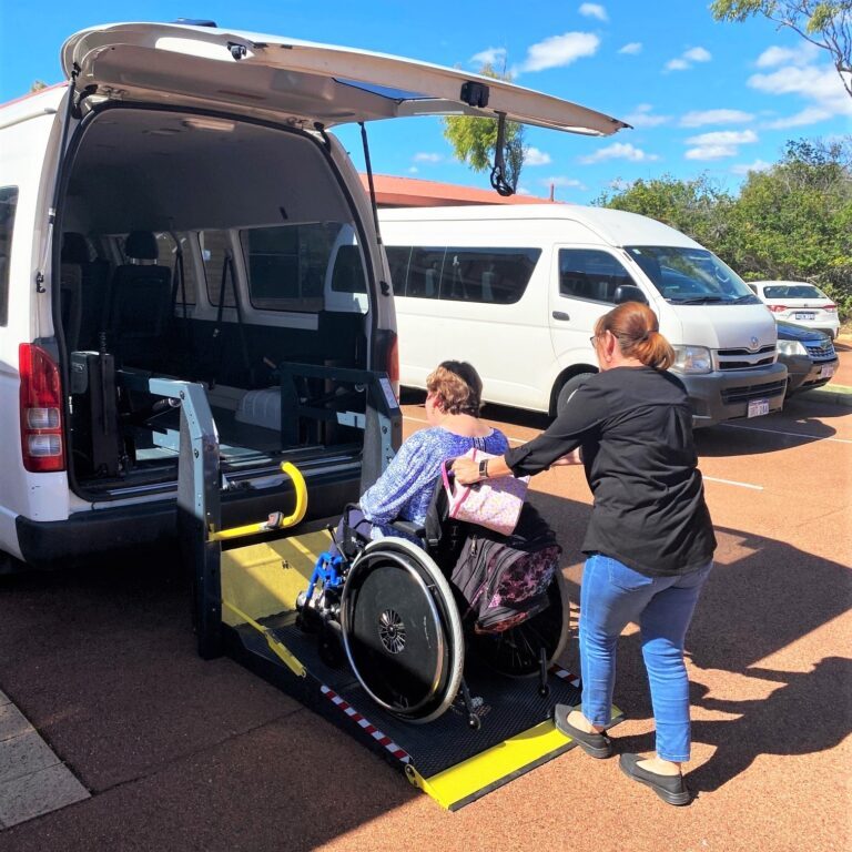 van-annette-transport-768x1024