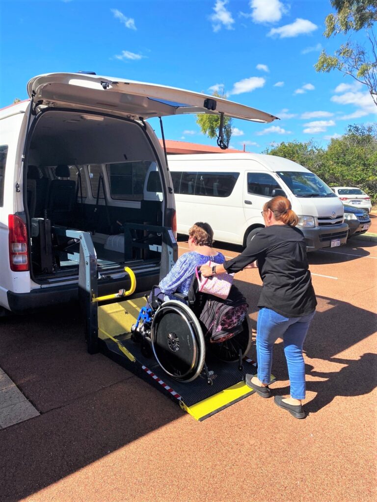 van-annette-transport-768x1024